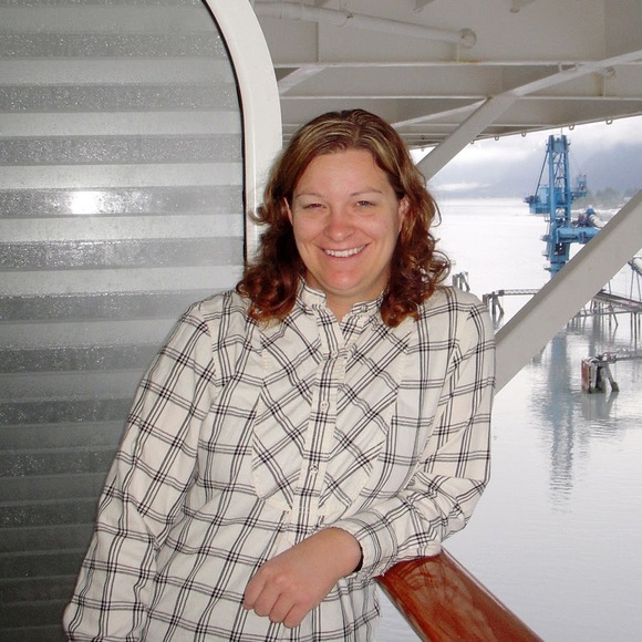 Meet your Posher, Courtney - Picture 1 of 1